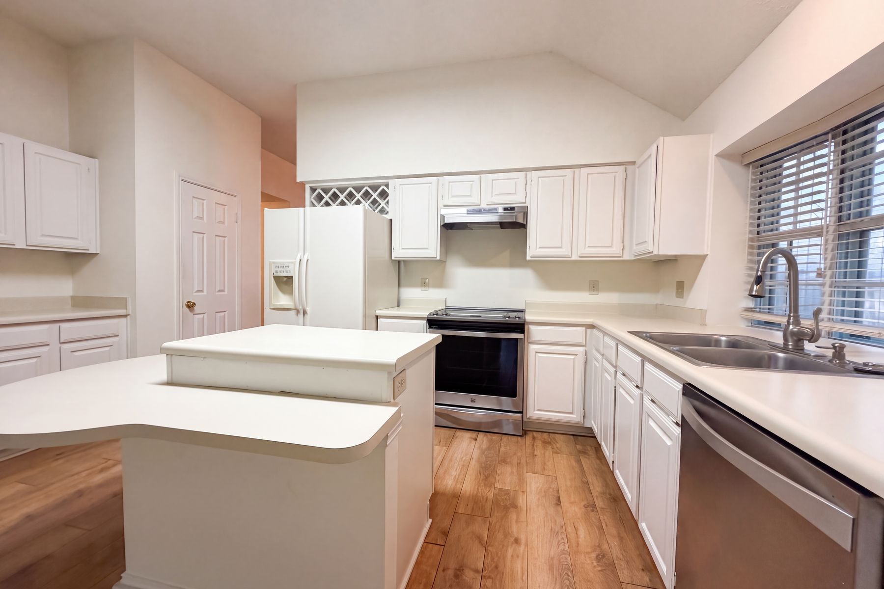 Photo 2 of 13 of 3840 Habersham, Schertz, TX