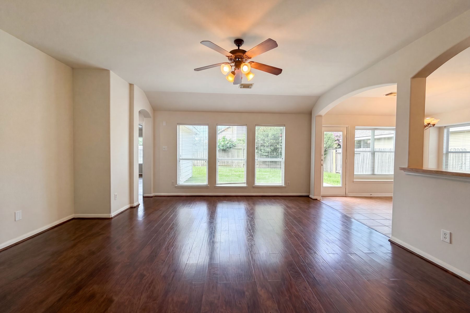 Property photo 3 of 6843 Tammany Manor Ln