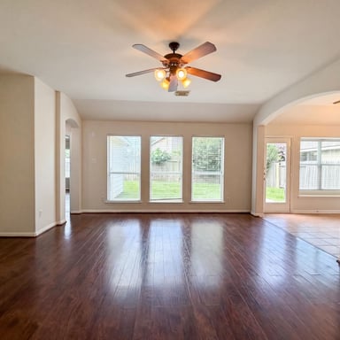 Property photo 3 of 6843 Tammany Manor Ln