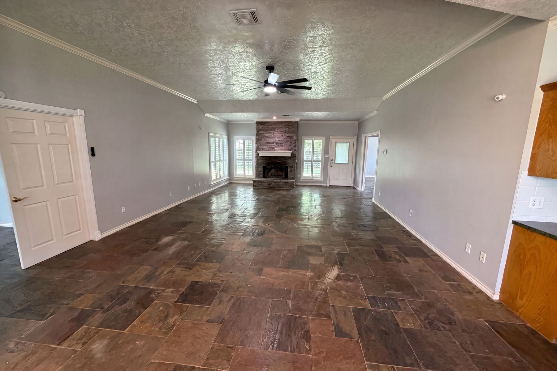 Property photo 3 of 7934 Round Rock Dr