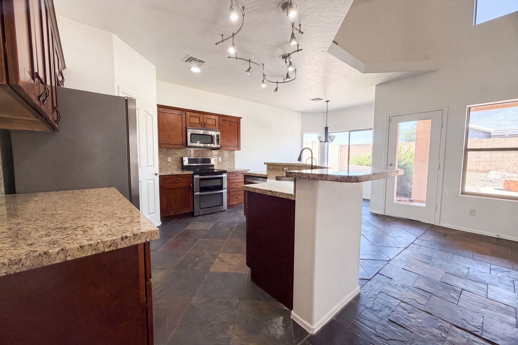 Photo 2 of 21 of 11422 E Dartmouth St, Mesa, AZ