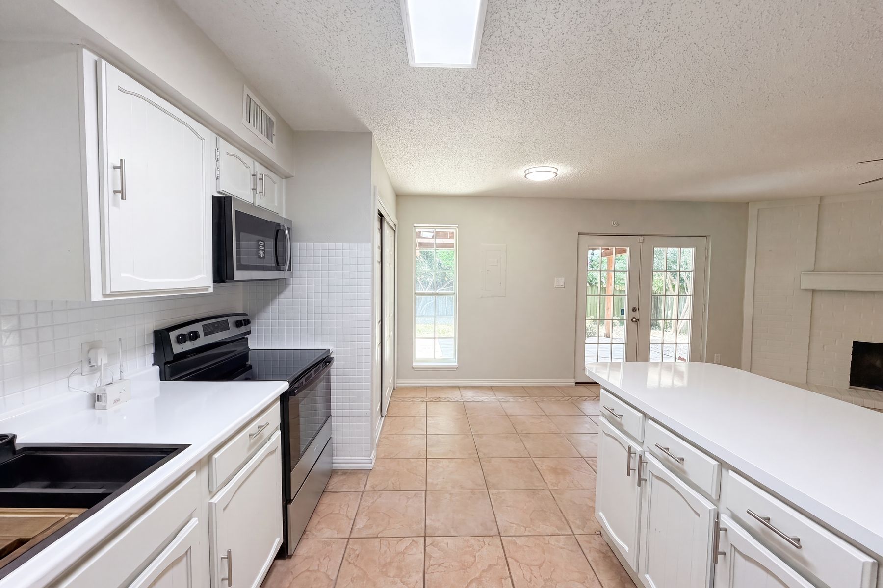 Photo 2 of 25 of 5608 Cherilee Ln, Haltom City, TX