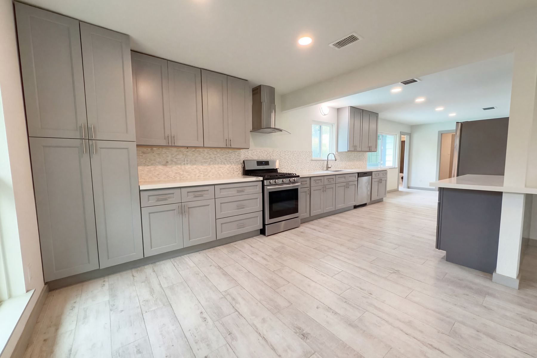 Photo 2 of 19 of 10726 Sugar Hill Dr, Houston, TX