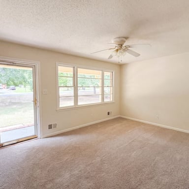 Property photo 3 of 406 Lafayette Way