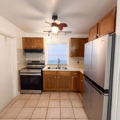 Property photo 2 of 626 S 67th St