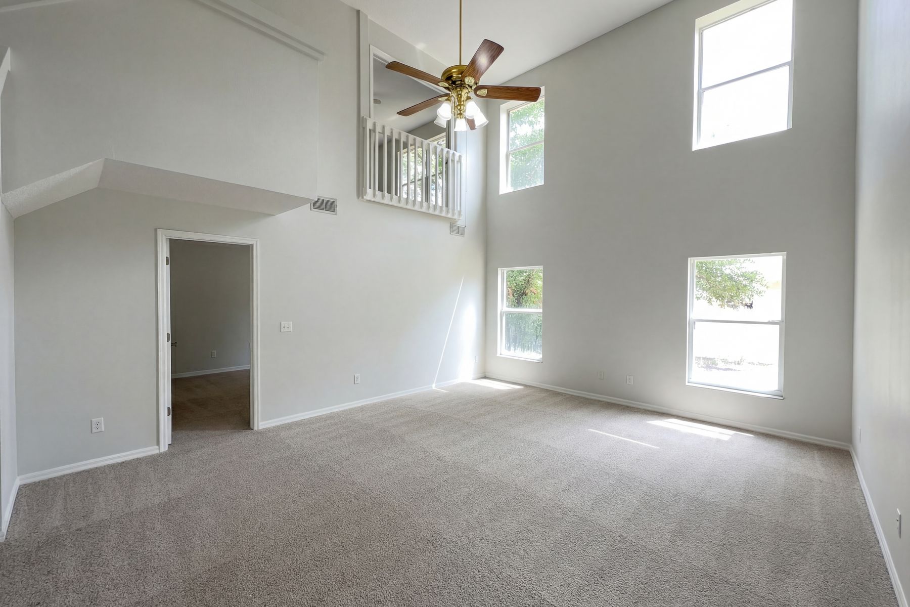 Property photo 3 of 1021 Dekleva Dr