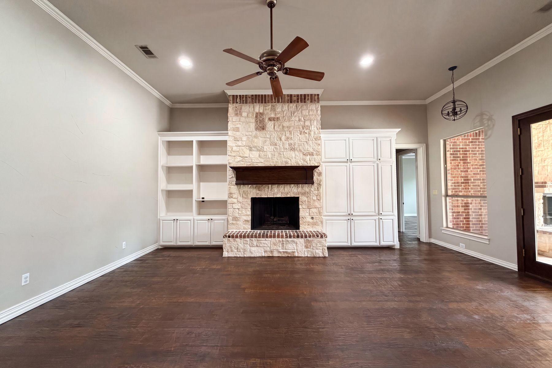 Property photo 3 of 1930 Fair Oaks Ln