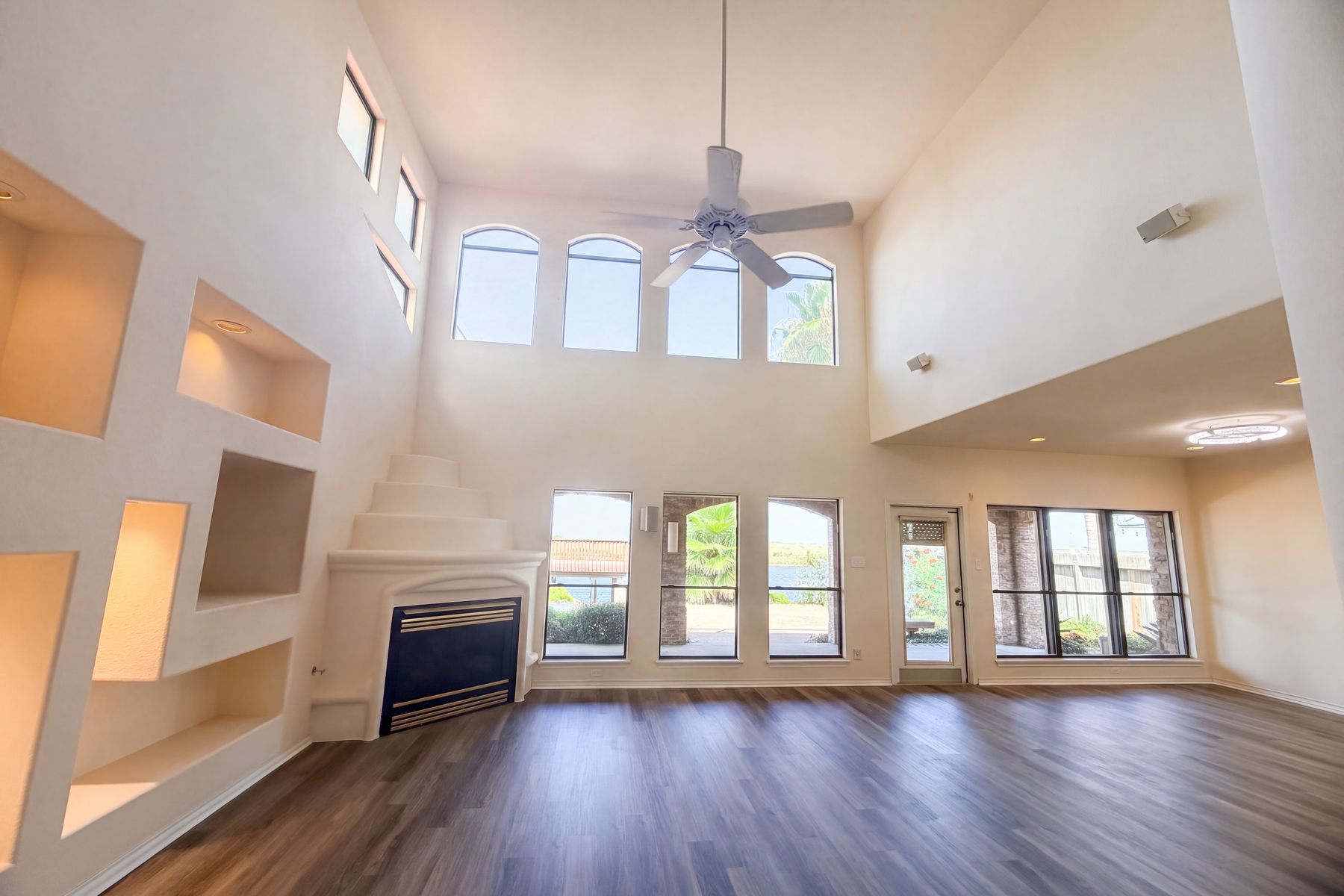 Property photo 3 of 15821 El Soccorro Loop