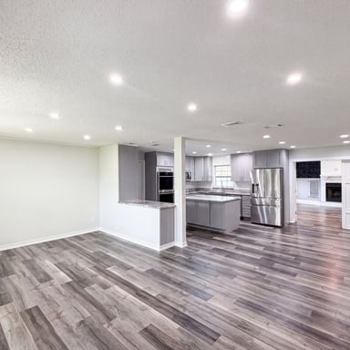 Property photo 3 of 1823 Lori Ln W