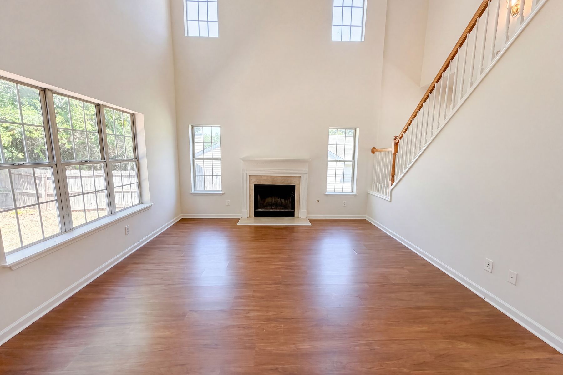 Property photo 3 of 835 Shadow Lake Dr