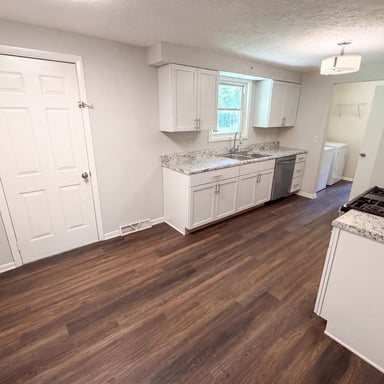 Property photo 2 of 2434 W 67th St