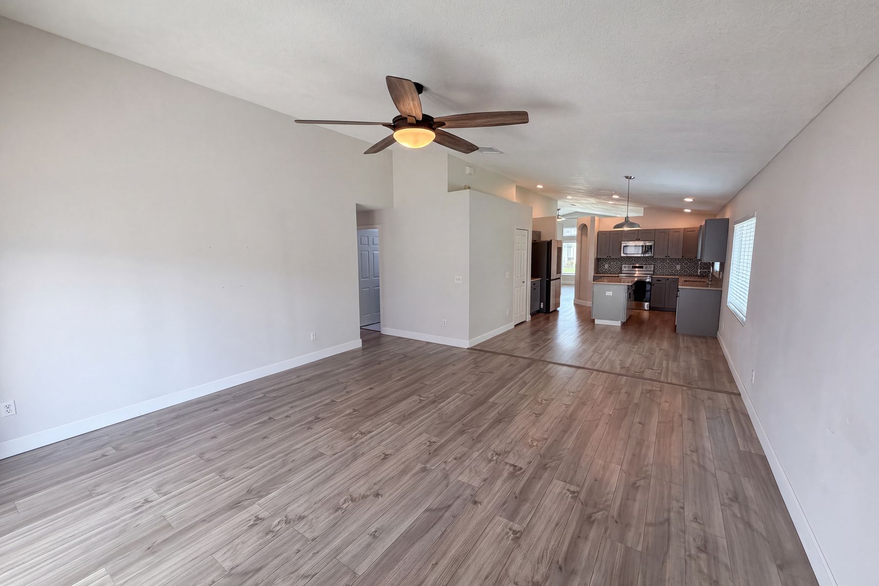 Property photo 3 of 3800 Seminole Dr