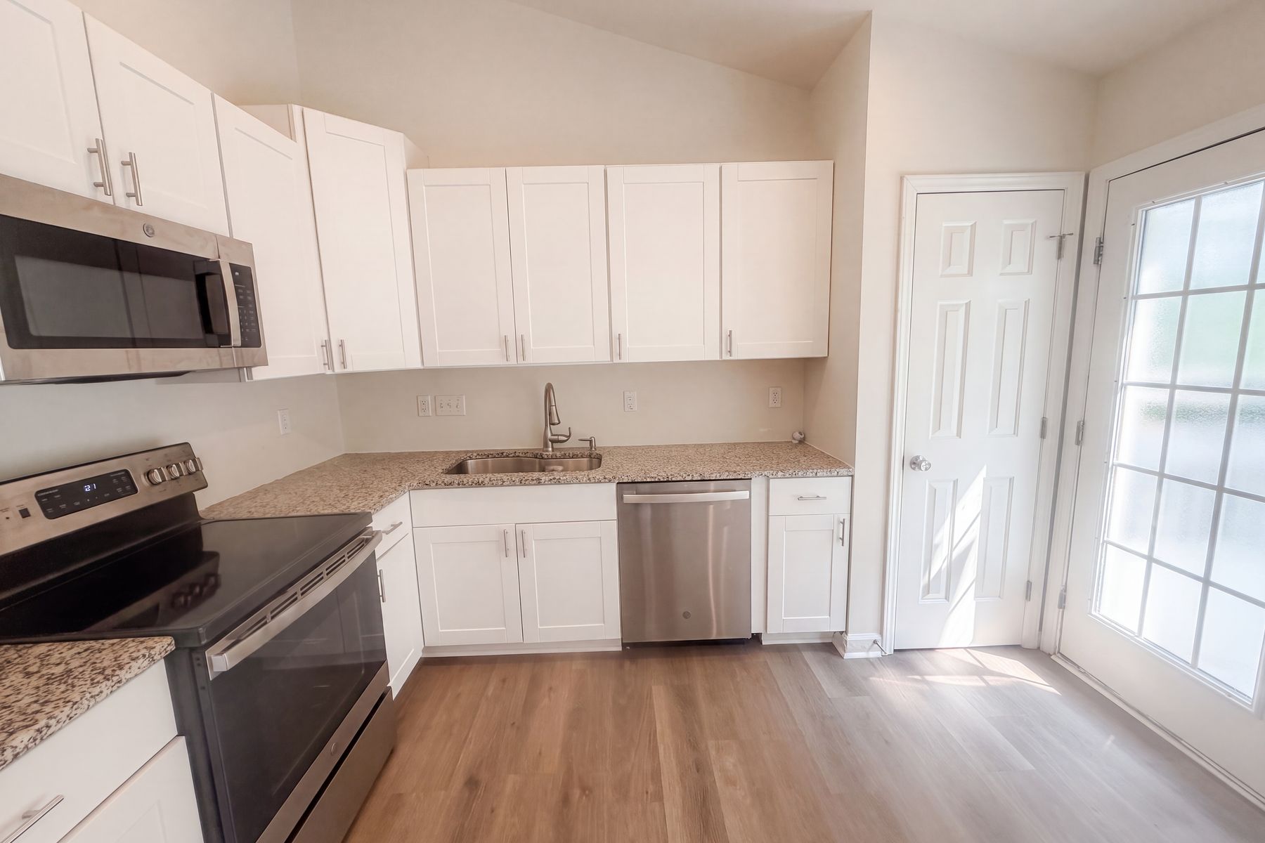 Photo 2 of 17 of 2110 Carlisle Way, High Point, NC