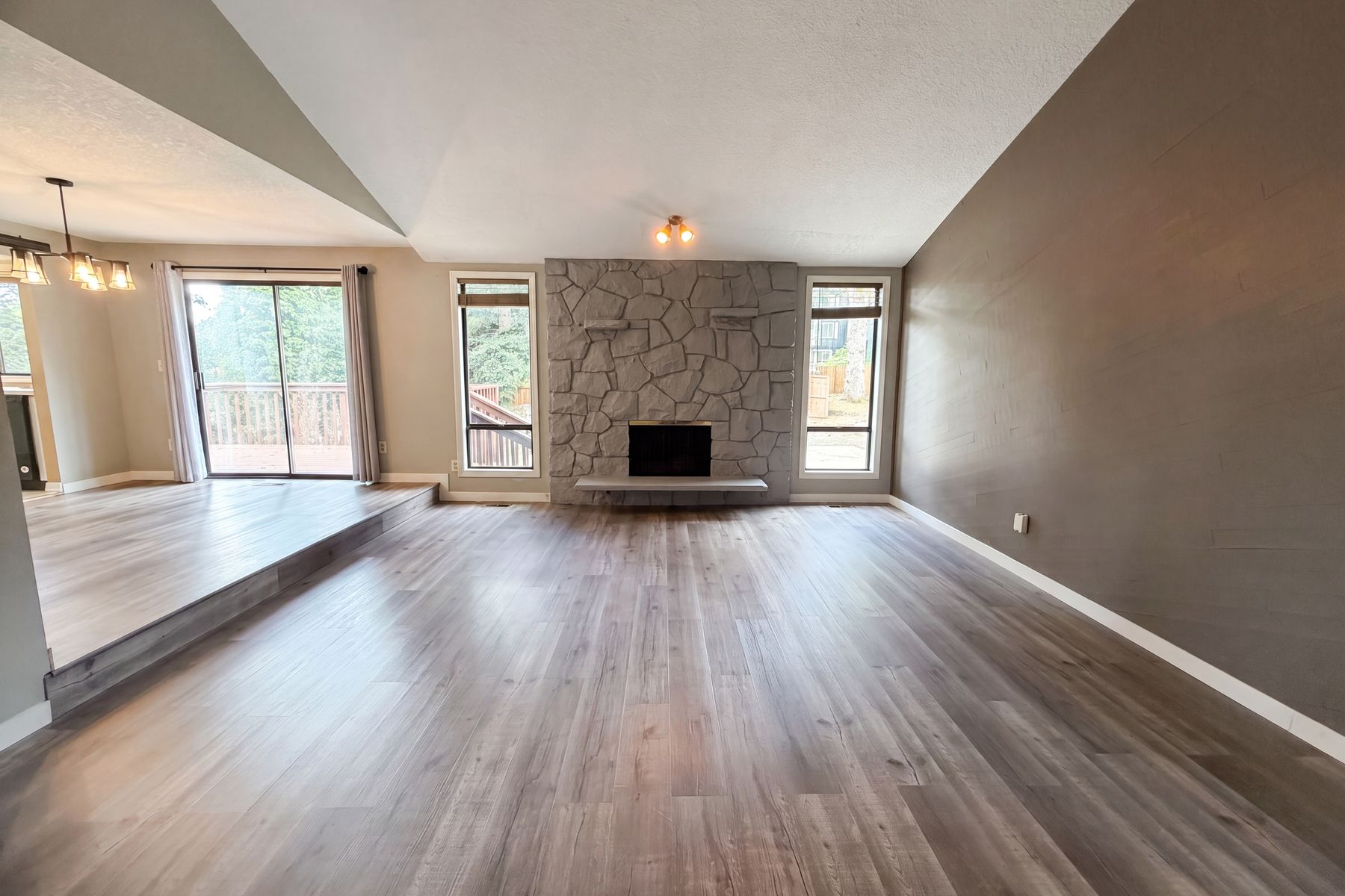 Property photo 3 of 4246 Spring Rock Cir