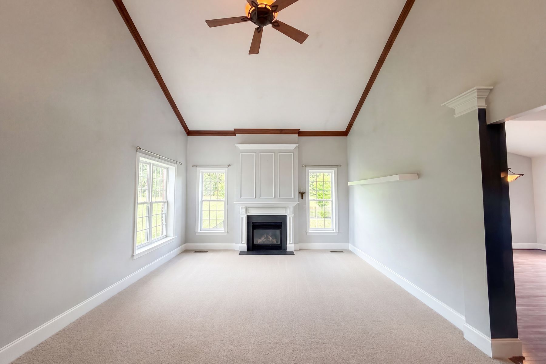 Property photo 3 of 7791 Newhaven Dr