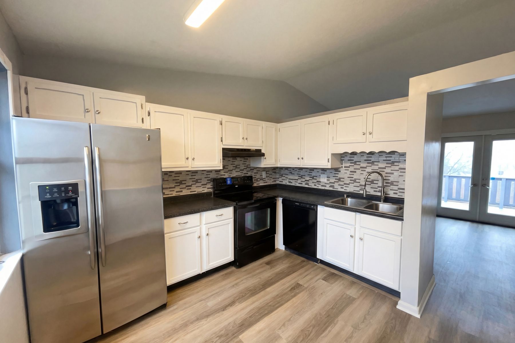 Photo 2 of 18 of 7739 Inverness Dr, Indianapolis, IN