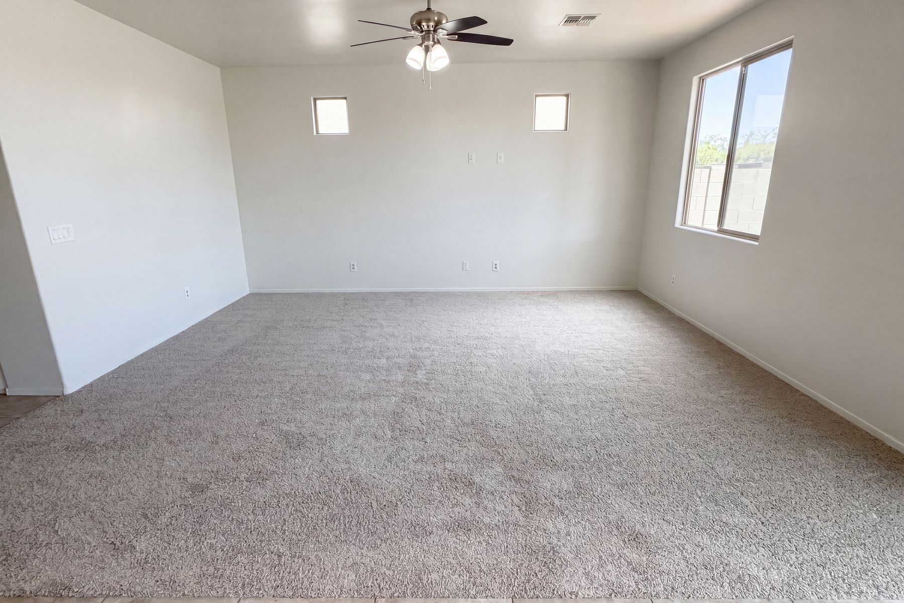 Property photo 3 of 18041 W Via Del Sol