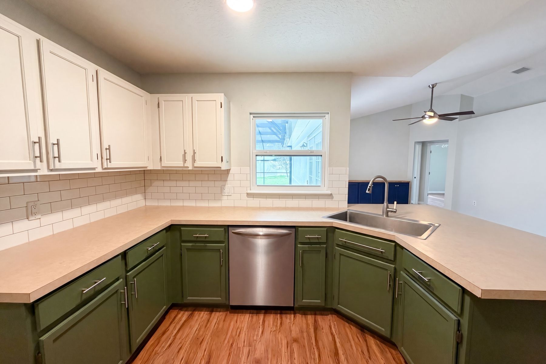 Photo 2 of 20 of 546 Penns Neck Dr, Deland, FL