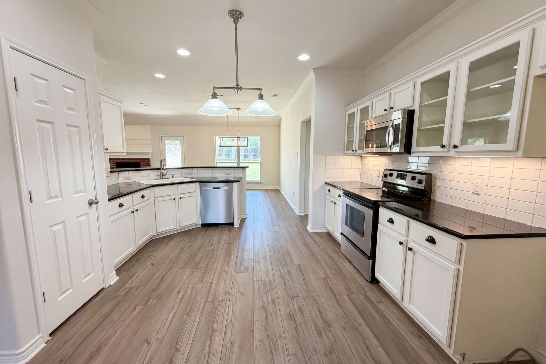 Photo 2 of 16 of 8710 Surrey Ct, Temple, TX