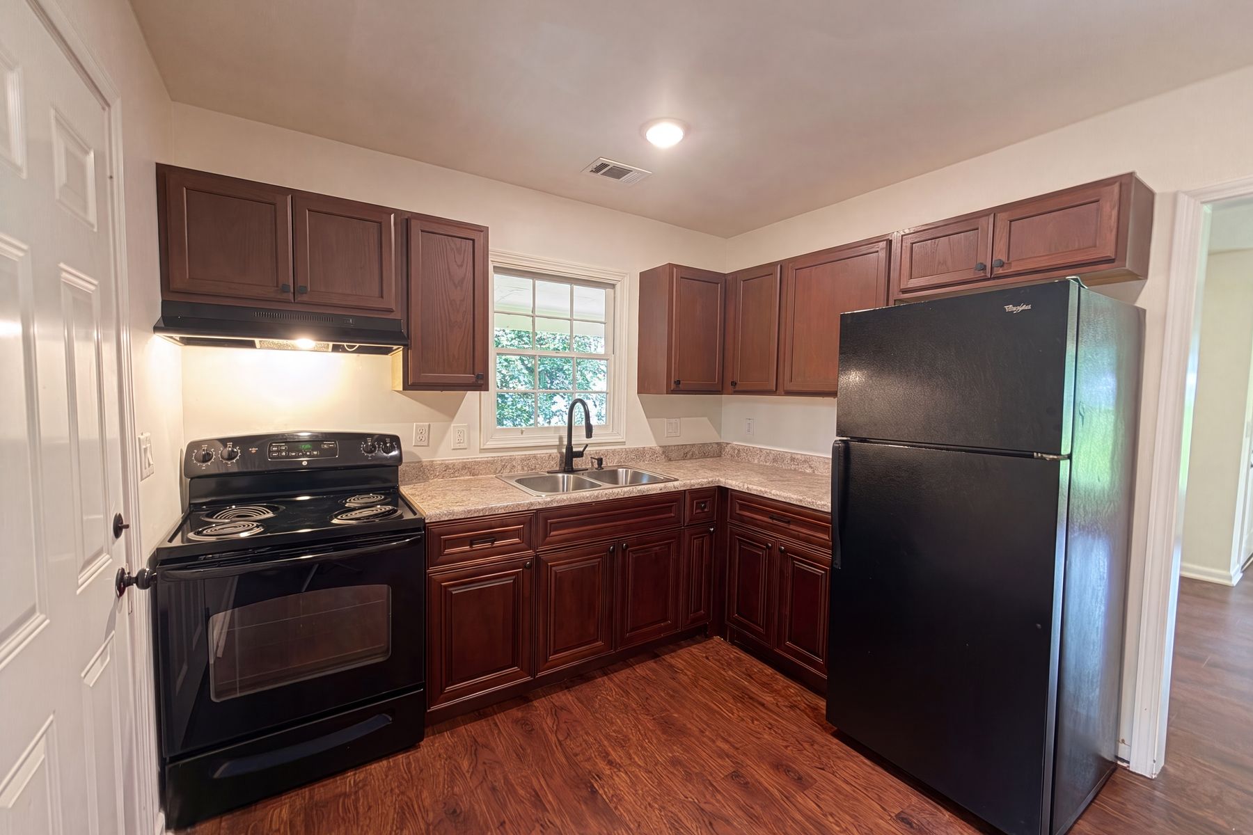 Photo 2 of 18 of 856 Glenway Dr, Atlanta, GA