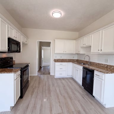 Property photo 2 of 425 Long Creek Dr