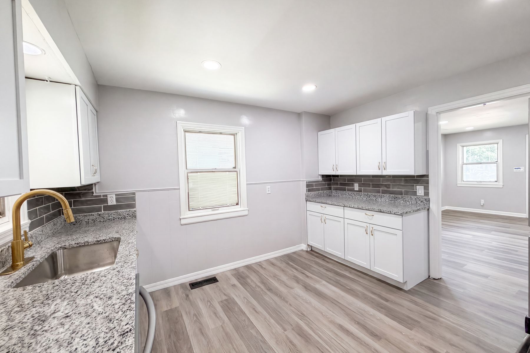Property photo 3 of 7425 Martin St