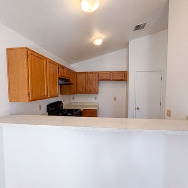 Property photo 2 of 1497 W Argyle Ave