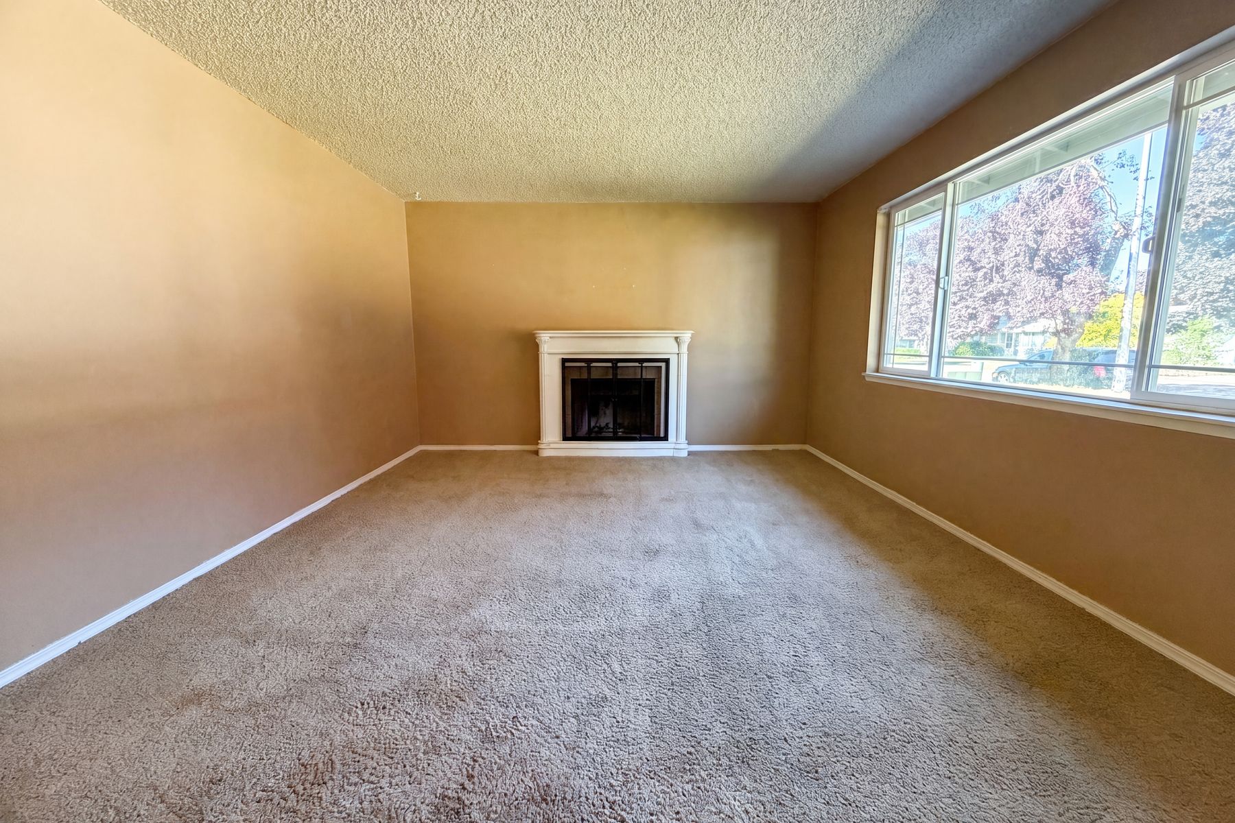 Property photo 3 of 5120 NE 139th Loop