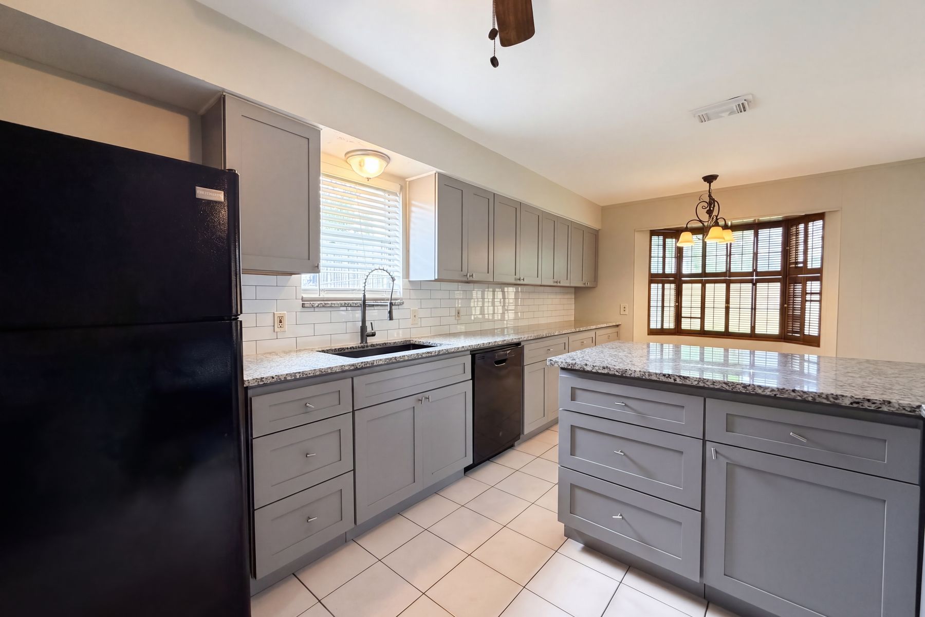 Photo 2 of 19 of 9606 Ballin David Dr, Spring, TX