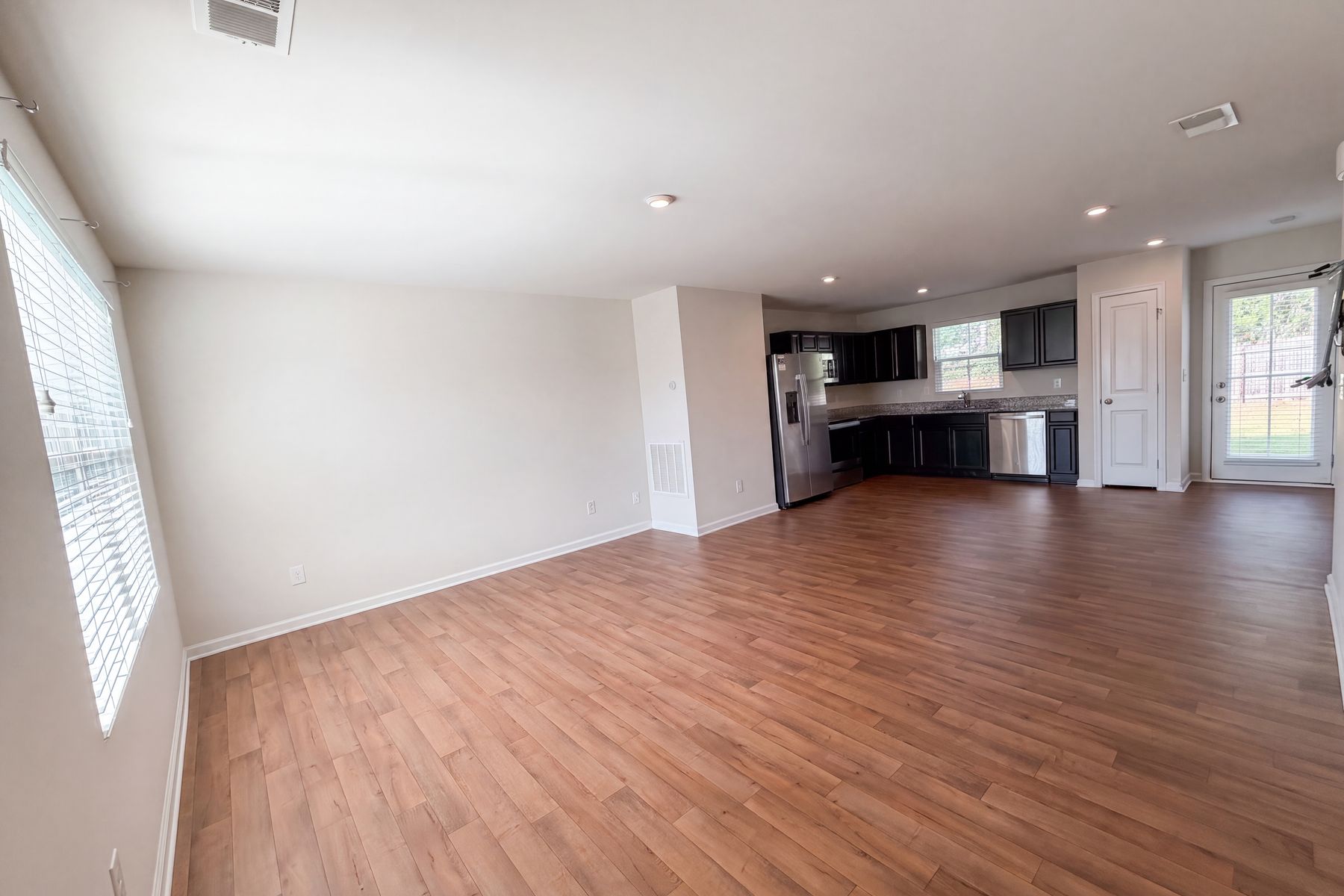 Property photo 3 of 943 Sequoia Dr