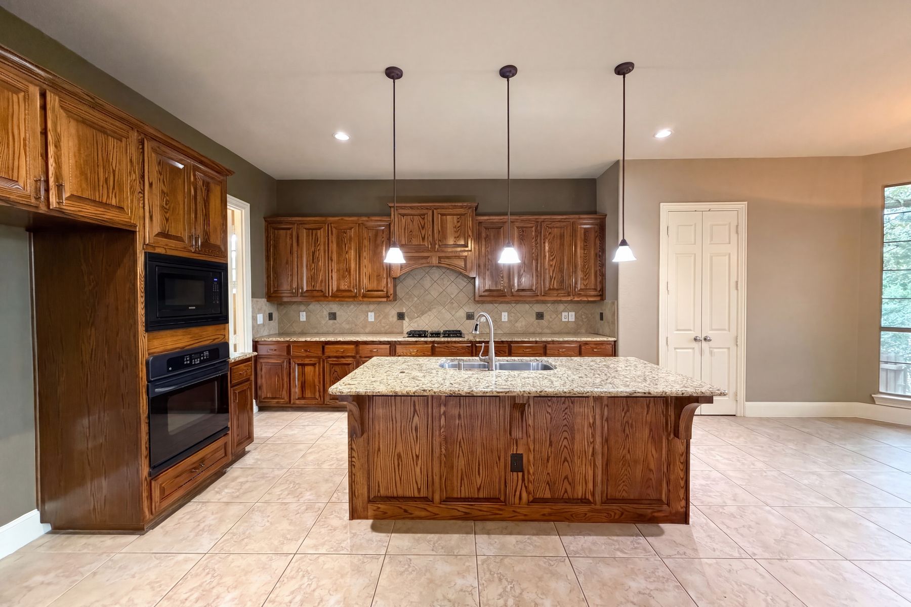 Photo 2 of 30 of 928 Homestead Dr, Keller, TX