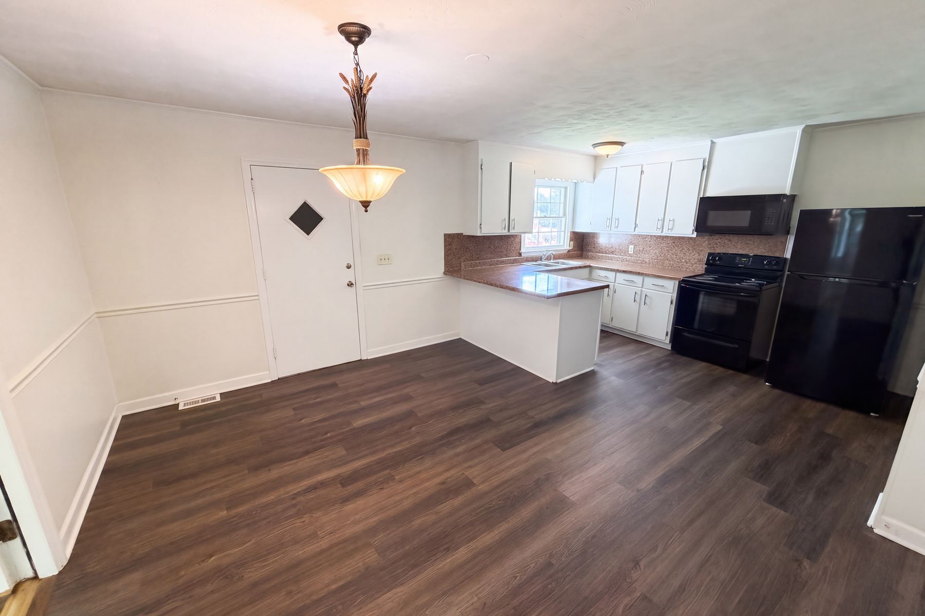 Photo 2 of 23 of 5100 Robinwood Dr, Charlotte, NC