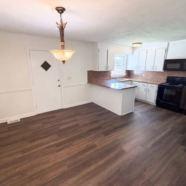 Property photo 2 of 5100 Robinwood Dr