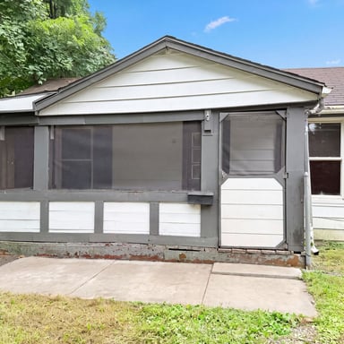 Property photo 1 of 219 W Glen Ave