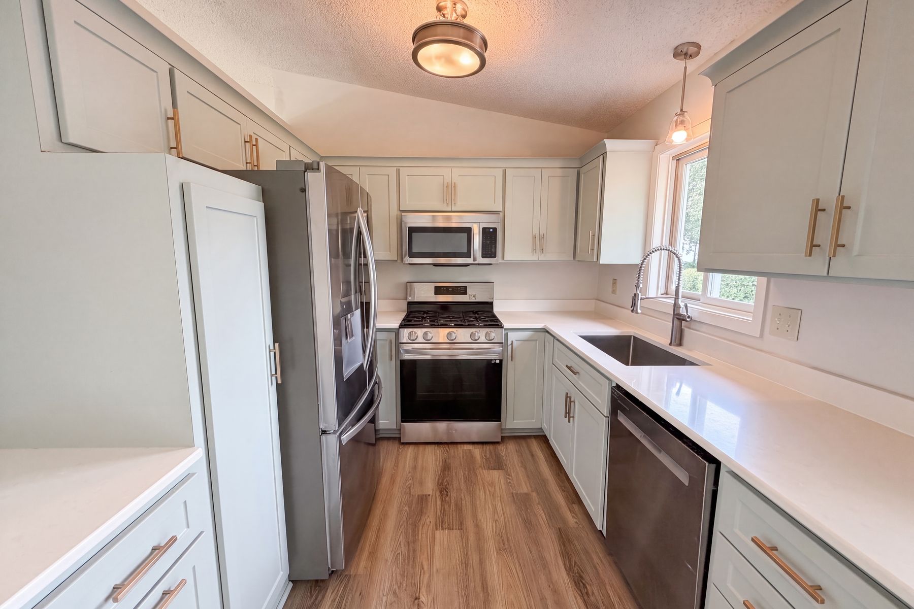 Photo 2 of 25 of 4289 159th Ct W, Rosemount, MN