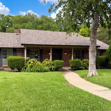 Property photo 1 of 722 S Forest Ln
