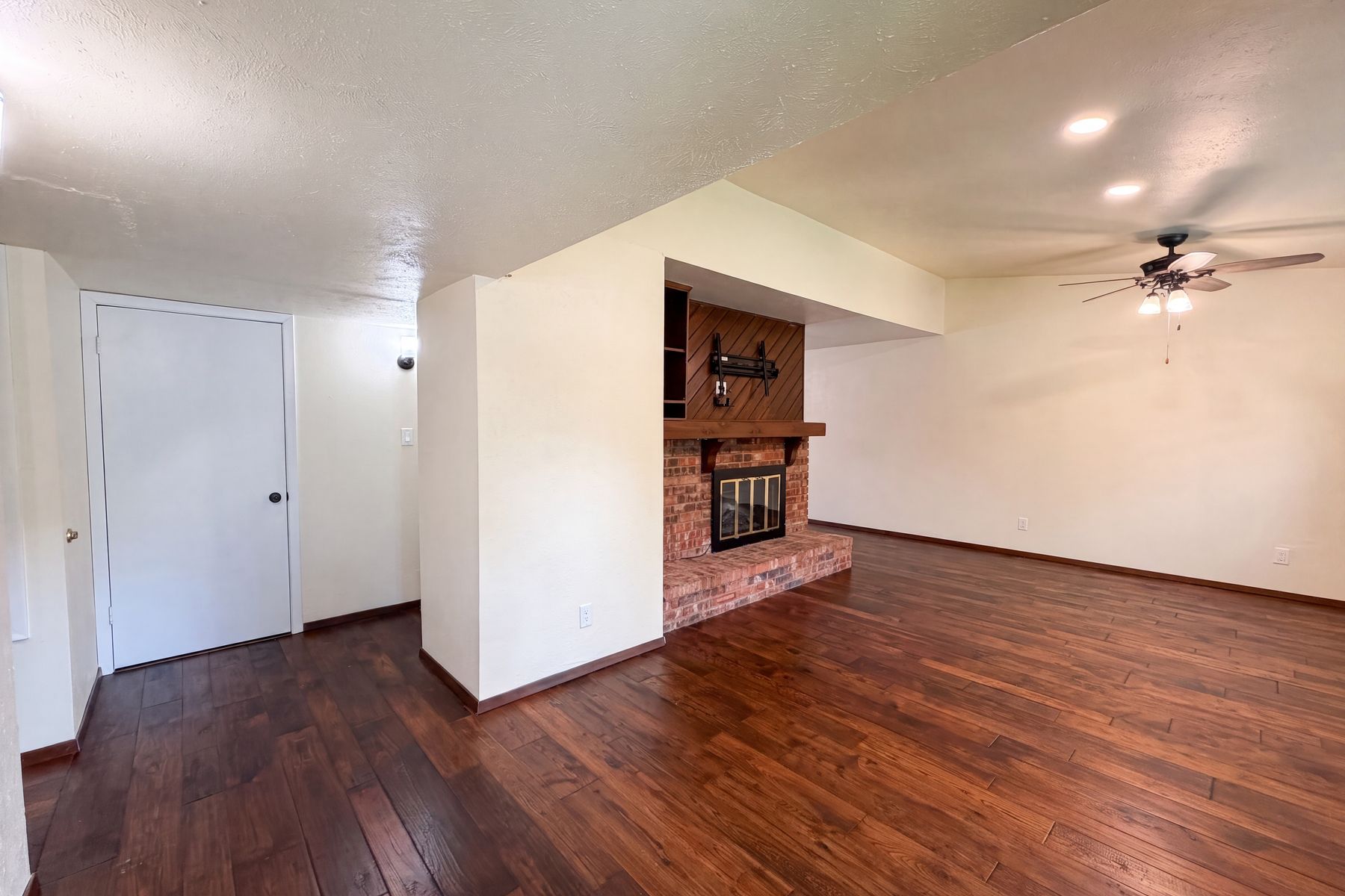 Property photo 3 of 530 Shadowcrest Ln