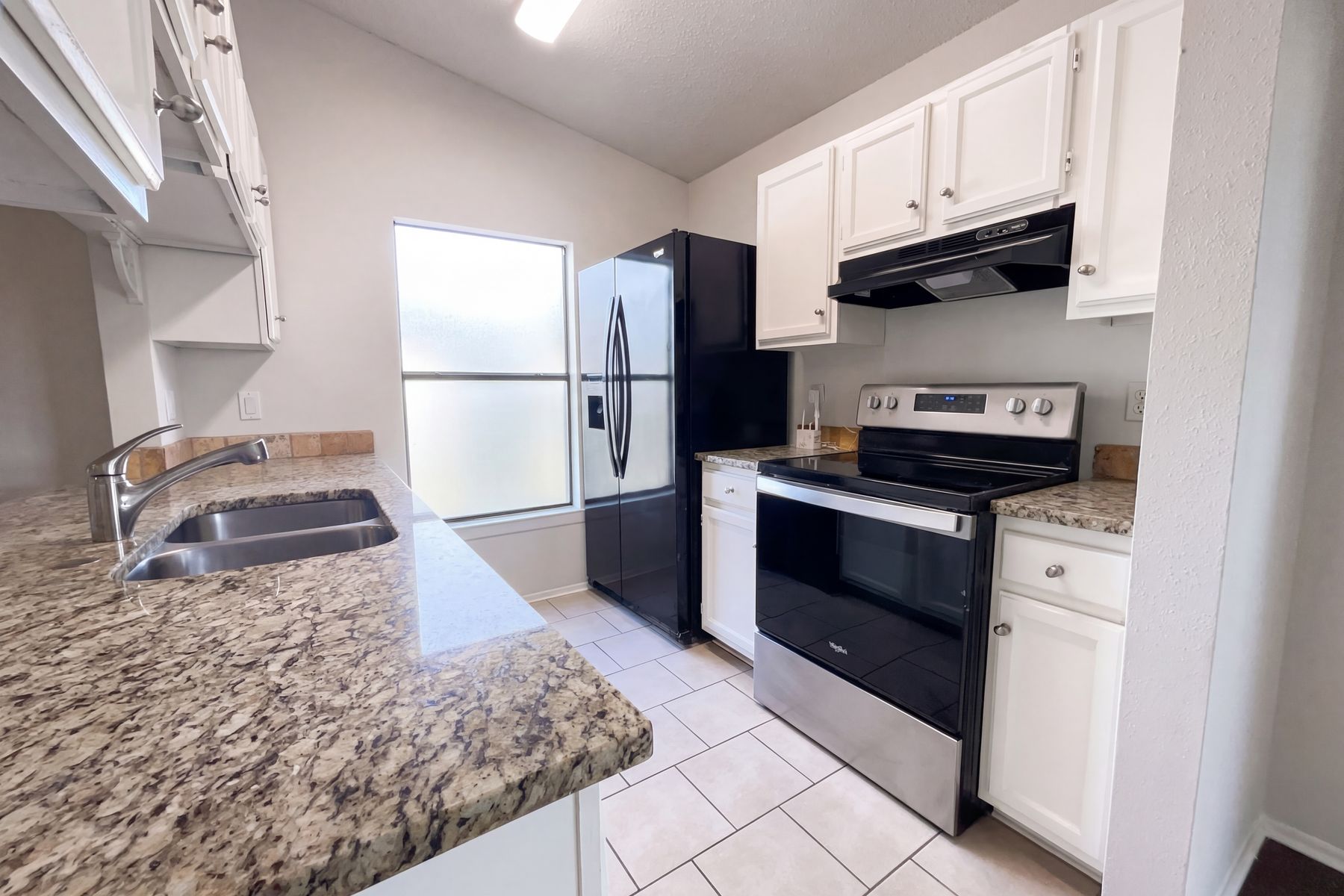 Photo 2 of 16 of 15009 Winter View Dr, San Antonio, TX