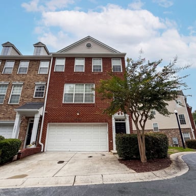 Property photo 1 of 4660 Creekside Villas Way SE