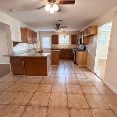 Property photo 2 of 4719 Lurline St