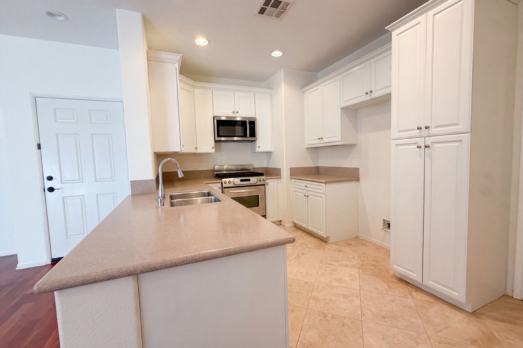 Photo 2 of 27 of 4099 Peninsula Dr, Carlsbad, CA