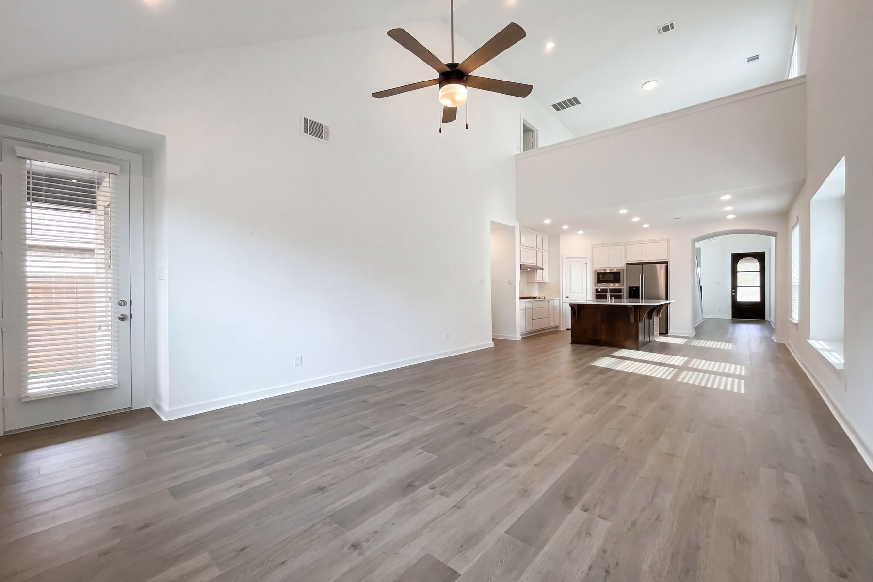 Property photo 3 of 118 Neches Nook Ct