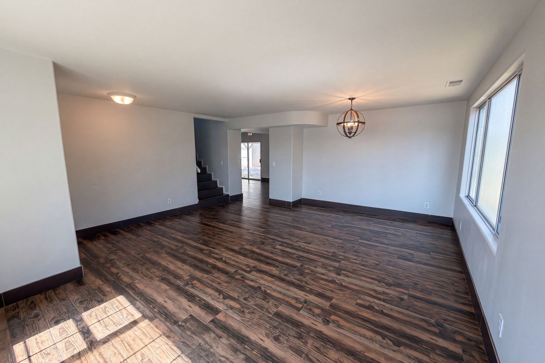 Property photo 3 of 922 W Craig St