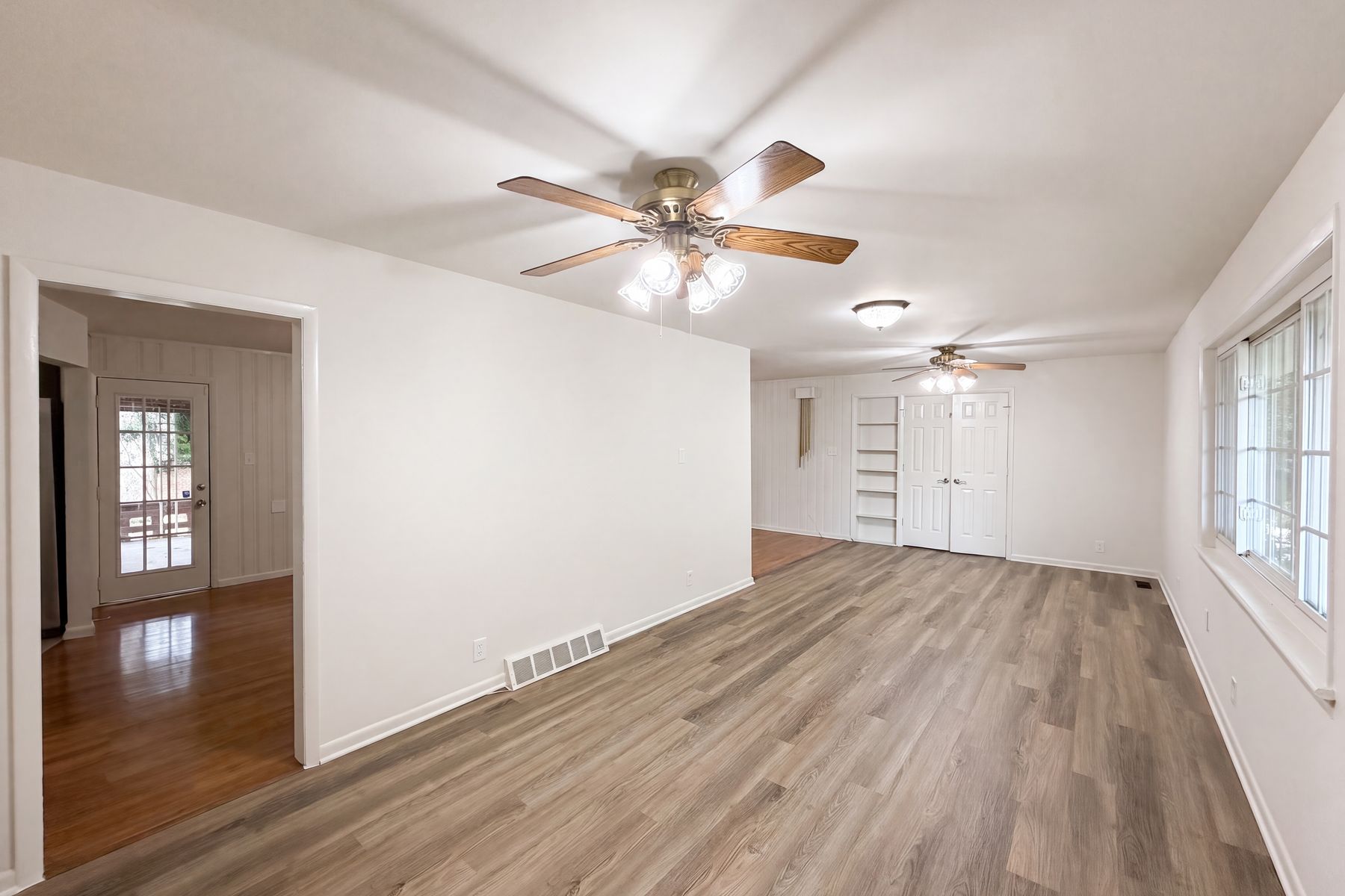 Property photo 3 of 210 Pinewood Ln