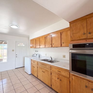 Property photo 2 of 3115 N 53rd Dr