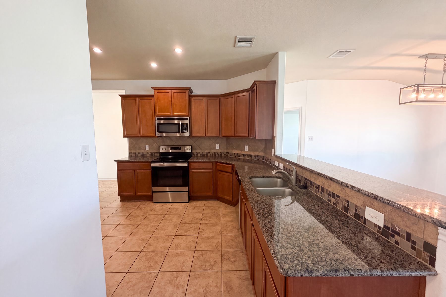 Photo 2 of 18 of 9301 Cricket Dr, Killeen, TX