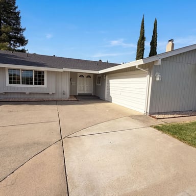Property photo 1 of 6840 Oaklawn Way