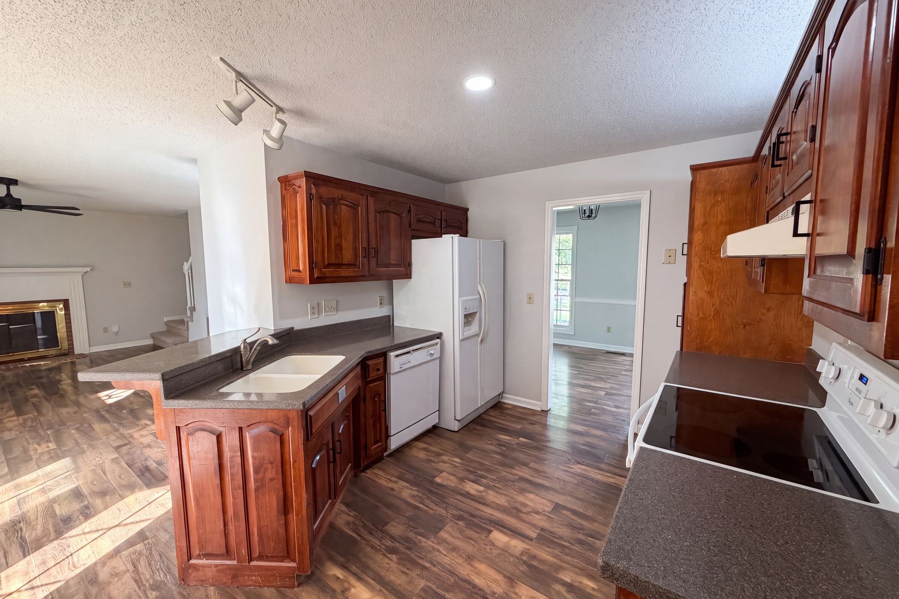 Photo 2 of 27 of 518 Glenfield Cir, Maryville, TN