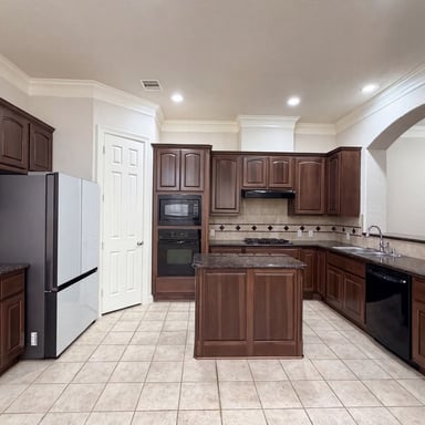 Property photo 2 of 2942 Royal Oaks Crst