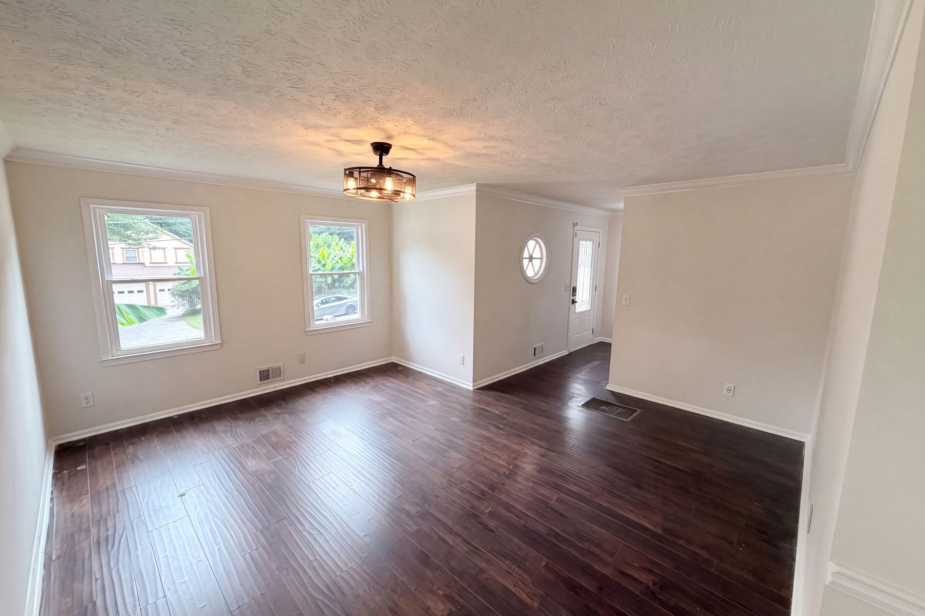 Property photo 3 of 215 Arbour Run